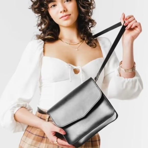 Portland Leather Hawthorne Crossbody Bag - Picture 1 of 8